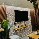 דירה M Boutique Center