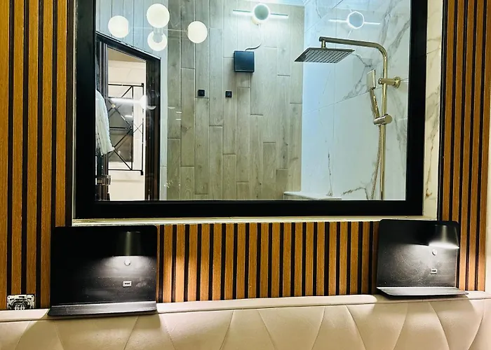 M Boutique Center *
