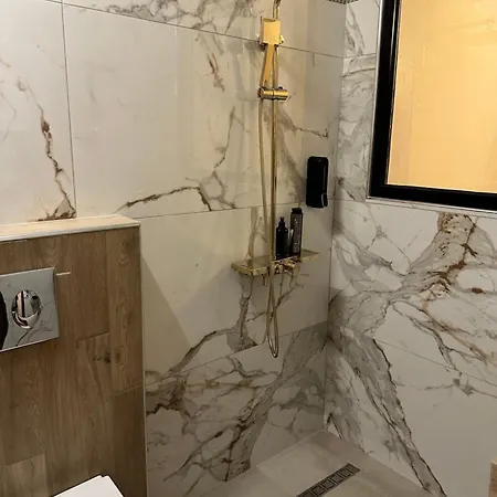M Boutique Center